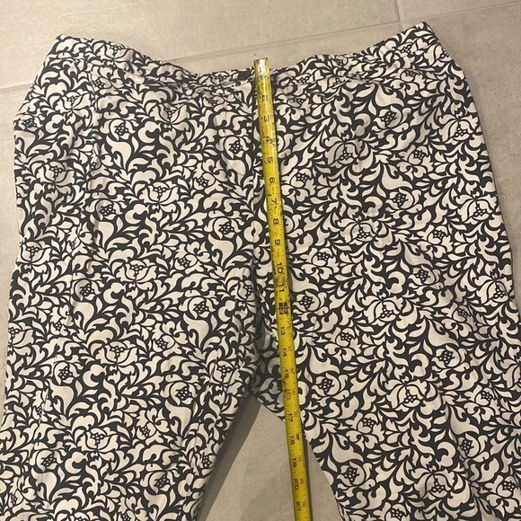 LAURA Plus Capri Pants White Black Floral Design Women's Plus Size 18 - Picture 6 of 10